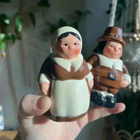 Publix 2001 The Pilgrim Pair Salt & Pepper Shakers - Thanksgiving Collectibles - Picture 7 of 8